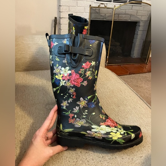 Floral rain or yard boot - Picture 2 of 6